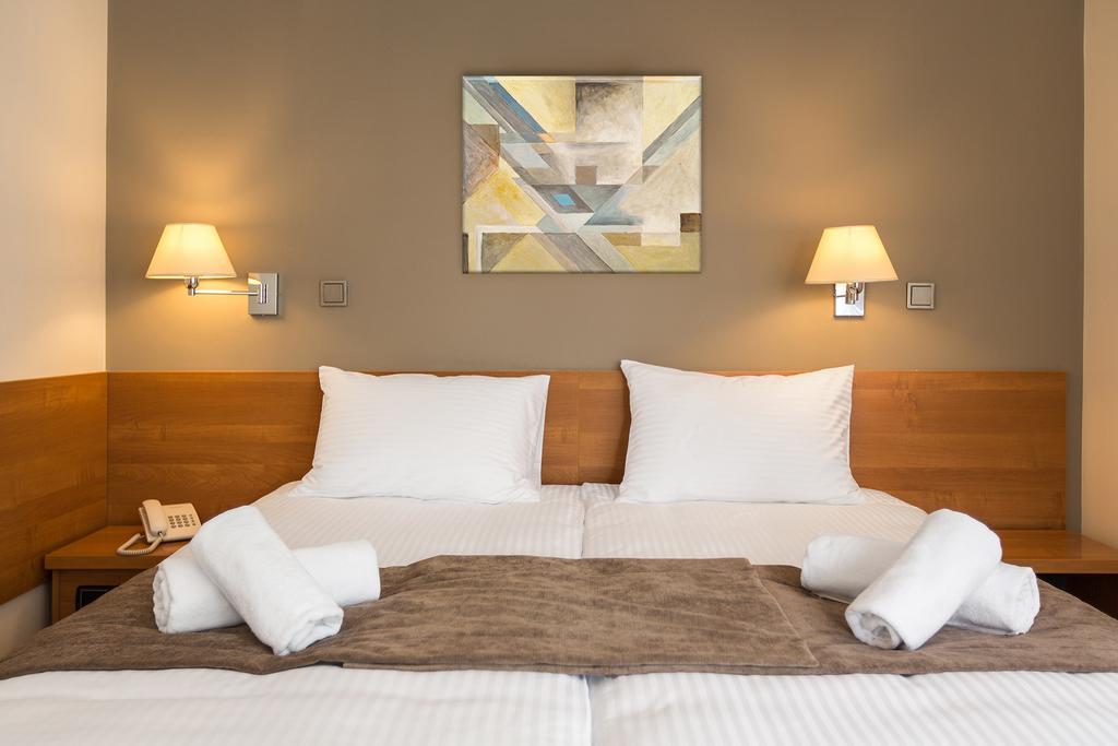 Hotel Debowa Gora Active & Spa Łąck Bagian luar foto