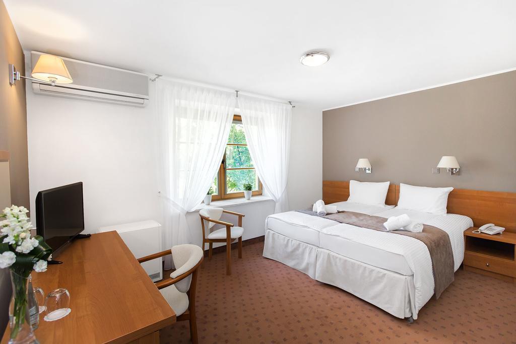 Hotel Debowa Gora Active & Spa Łąck Bagian luar foto